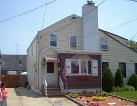 Semi-Detached 1 Family with parking!