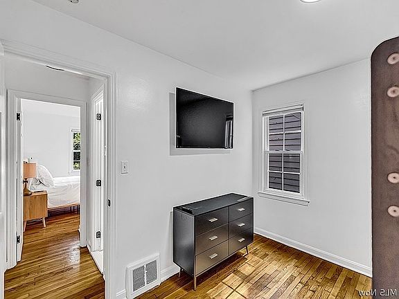 4th image of 3551 Meadowbrook Blvd #1