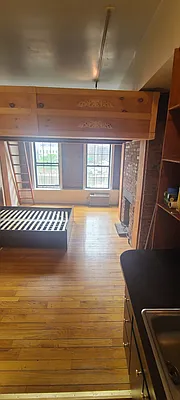 Rented by United Realty Equities | media 6