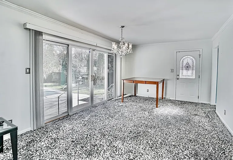 130 Heather Dr — Photo 2