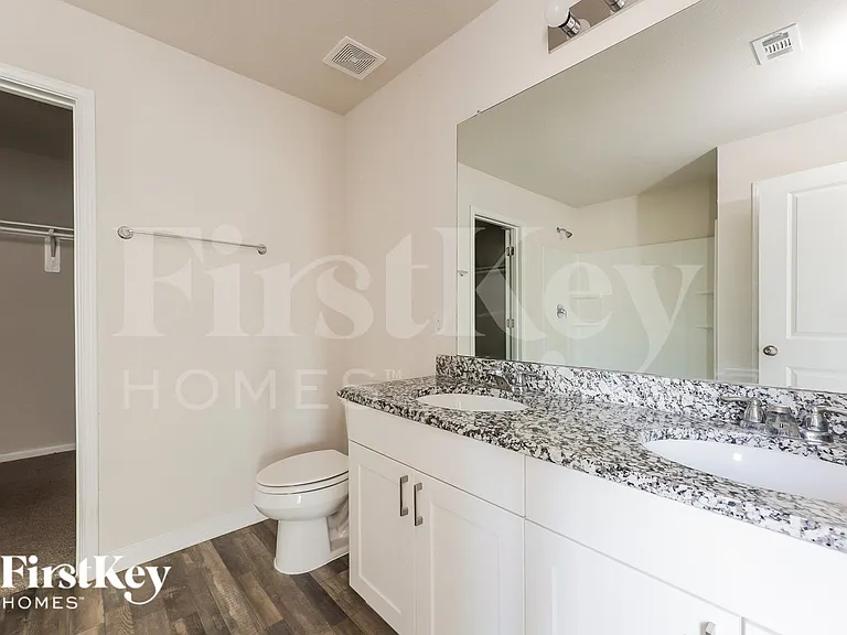 2104 Cedar Bend Dr — Photo 12