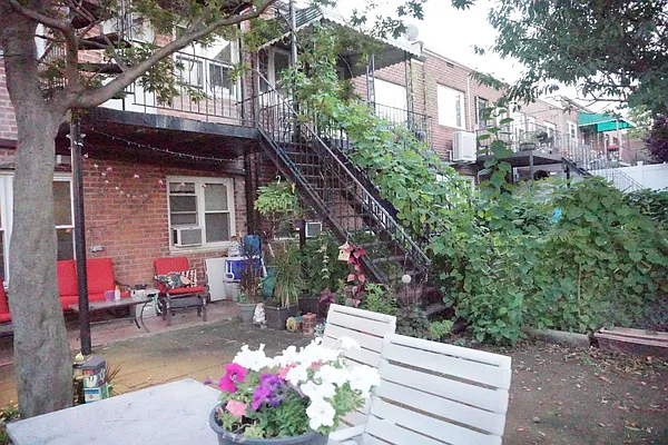 Rented by Papp Realty | media 9