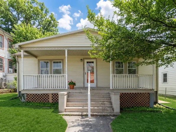 928 Sudbury St, Staunton, VA 24401