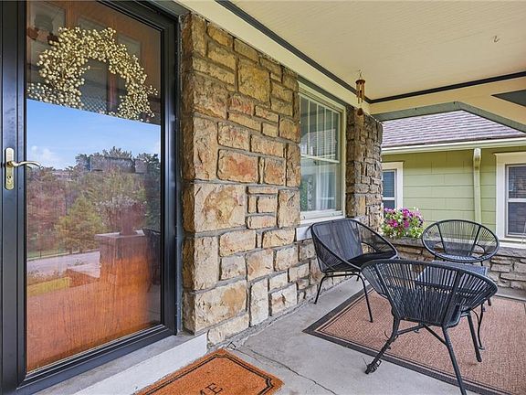 4th image of 4141 Kenwood Ave