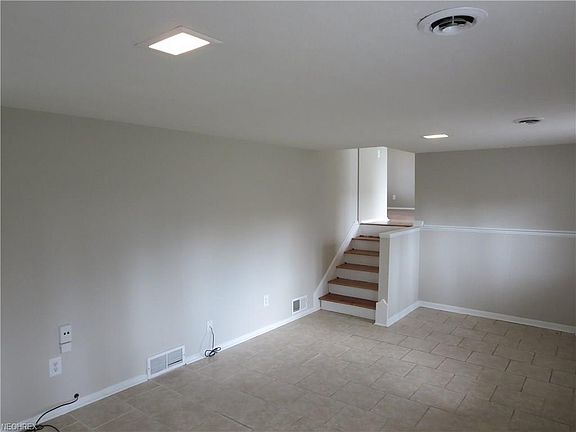 5th image of 7502 Holly Dr