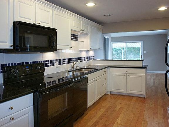 2nd image of 47437 Eldon Dr