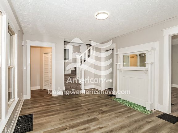 1284018_003_living_room_14011885.jpg