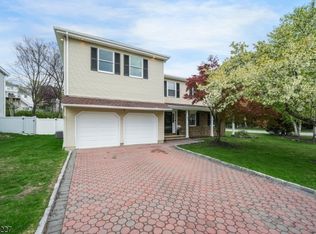 45 Holyoke Ct, Wayne, NJ 07470