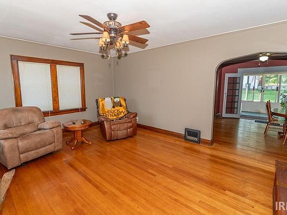 4th image of 1722 E Ewing Ave