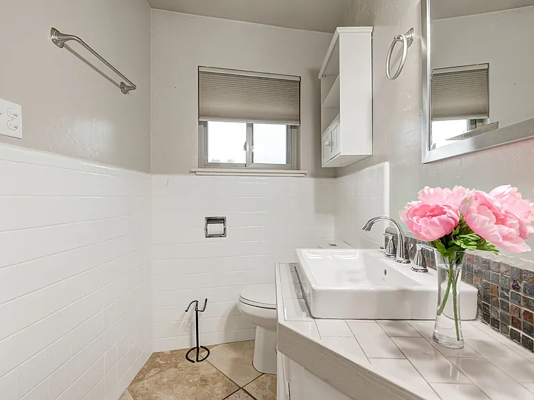 4616 N Harvey Pkwy — Photo 25