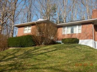 1240 Castlewood Ln, Bluefield, WV 24701