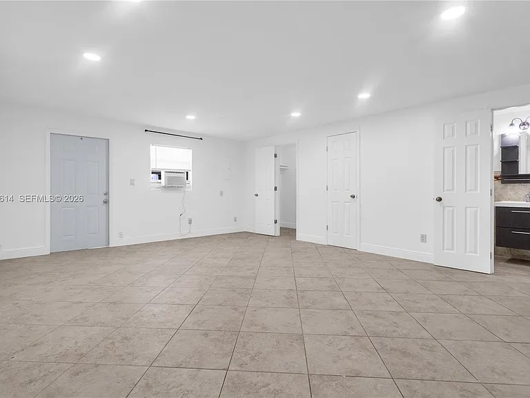 1041 NE 9th Ave #A1 — Photo 12