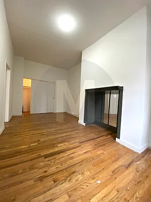 Rented by Kaden Realty | media 8