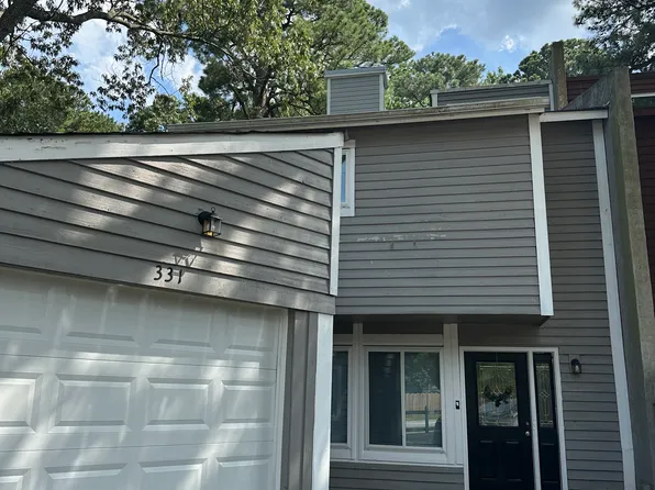 331 Sunflower Ct, Virginia Beach, VA 23454