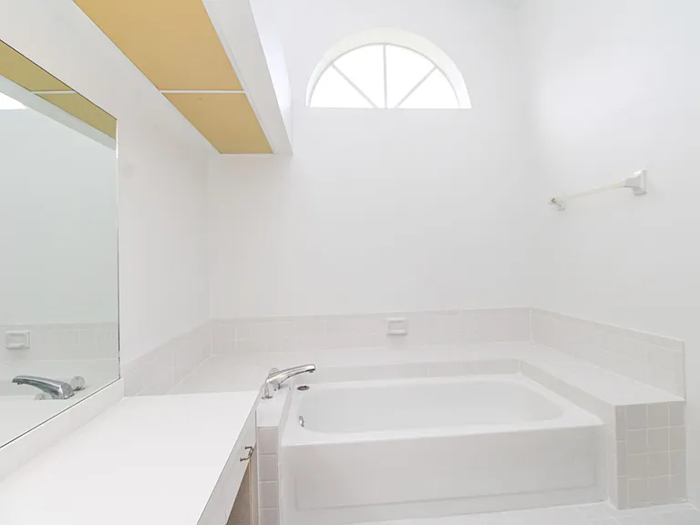 10201 Regent Cir — Photo 34