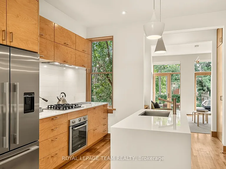 66 Ivy Cres — Photo 12