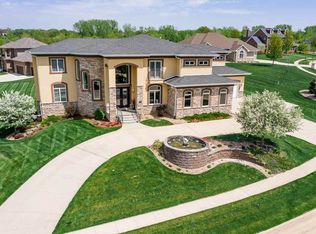 412 Winding Ridge Rd, Cedar Falls, IA 50613