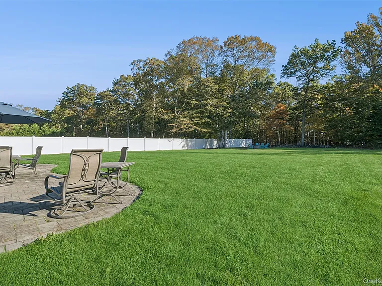 16 Mastro Ct — Photo 32