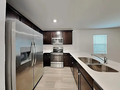 3 bed, 1481 sqft, $2,100 — Photo 2