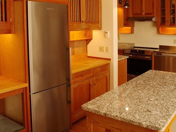 Large kitchen! Dining area is to the right of this photo.