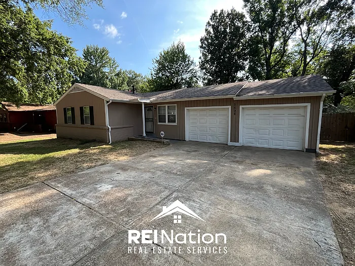 3 bed, 1.5 bath, 1145 sqft, $1,345 — Photo 2