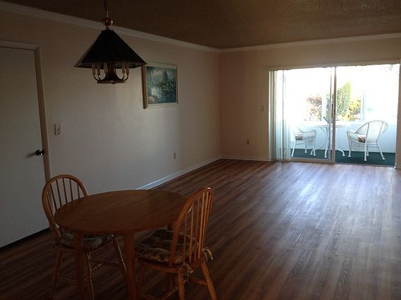 Living room/Dining room : New lifetime warranty vinyl plank flooring throughout great room, hallways