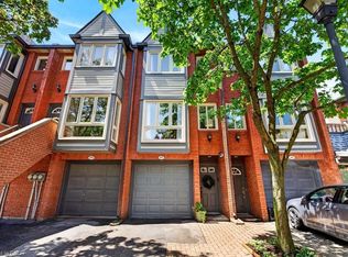 895 Maple Ave #409, Burlington, ON L7S 2H7