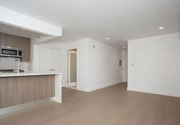 3rd image of 311 W 50th St #5T