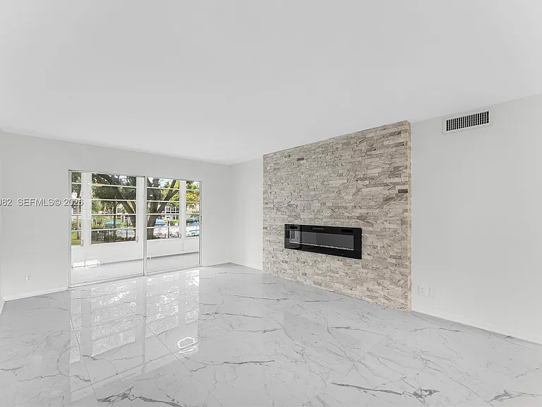 2303 Lucaya Ln #H2 — Photo 7