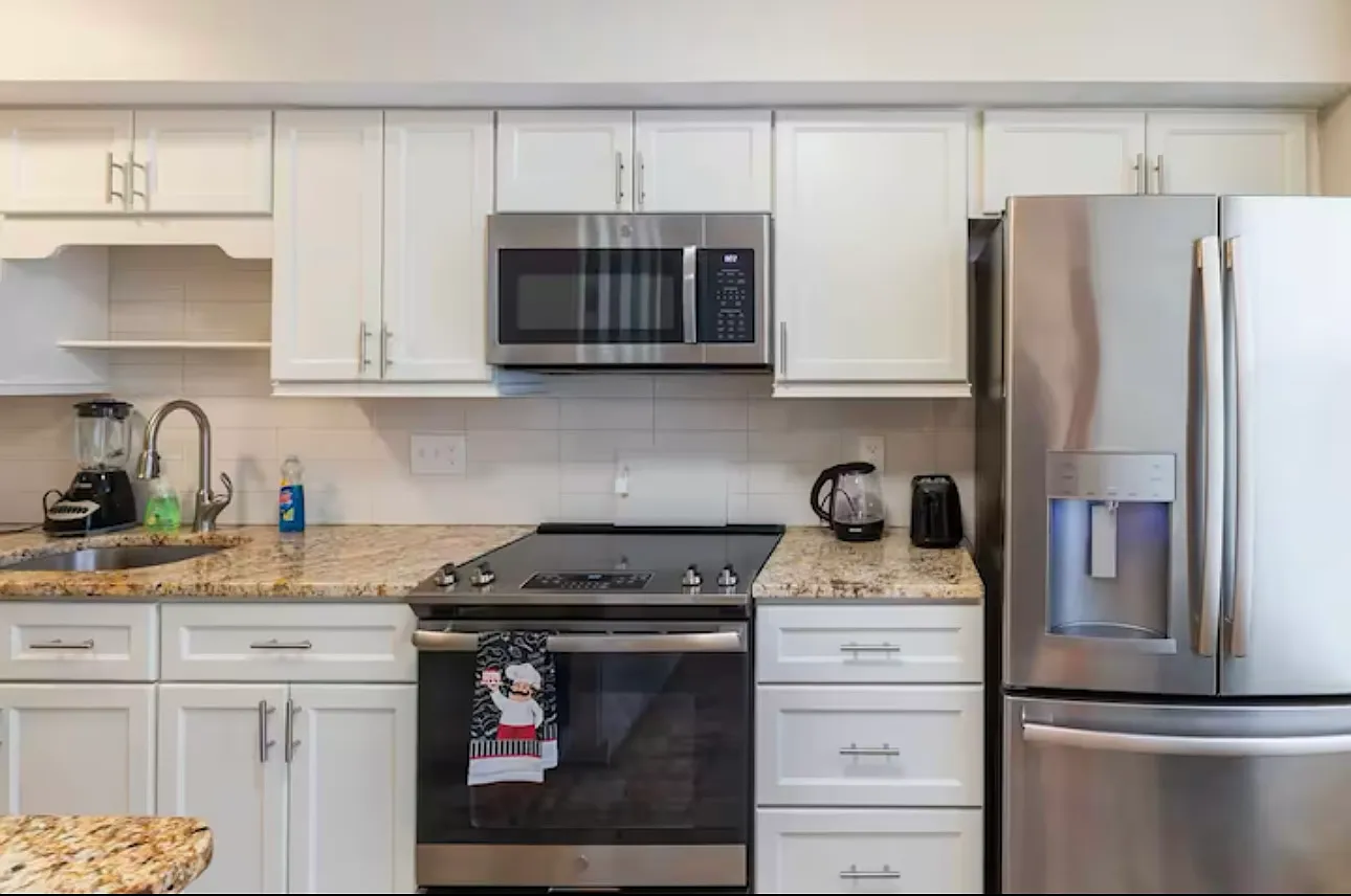 4 bed, 2.5 bath, 1904 sqft, $3,000 — Photo 3