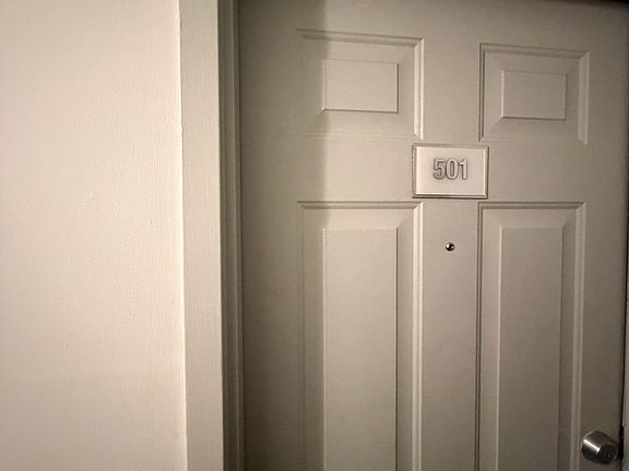5th image of 833 Beacon St APT 501