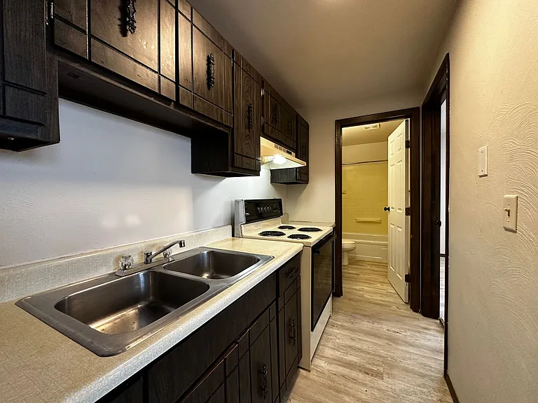1052 Winter Ln — Photo 10