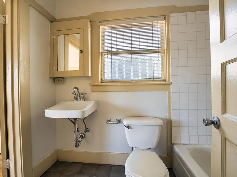 210 E 2nd St #2 — Photo 37