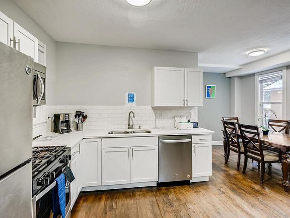 5th image of 469 Charles Ave