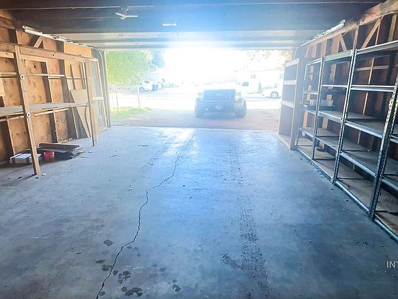 3rd image of 415 E 44th St Trailer 14