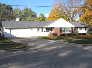 717 W Main St, Clinton, IL 61727