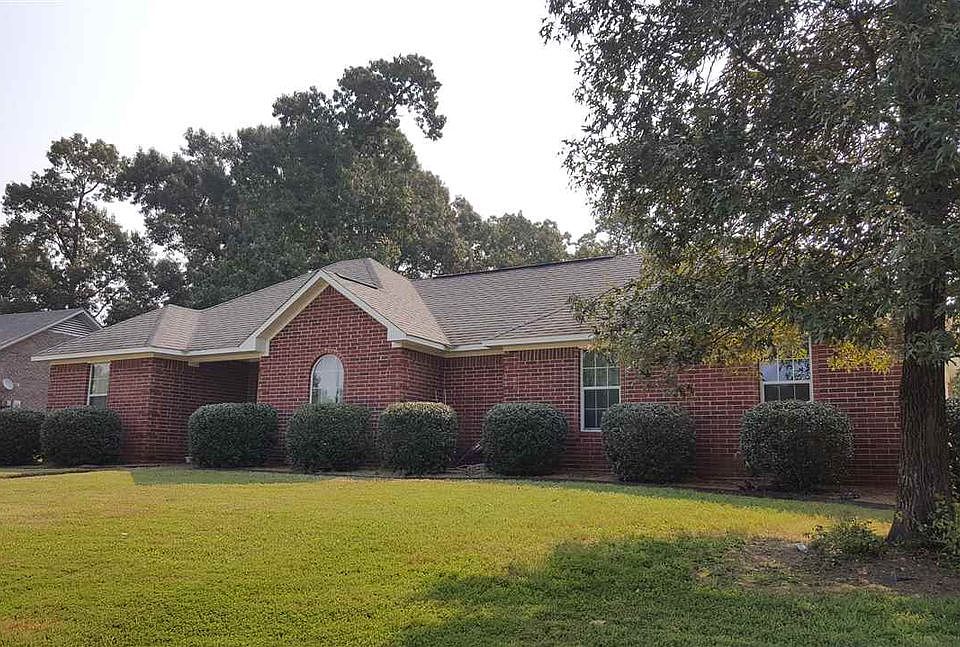 1st image of 24 White Oak Ln