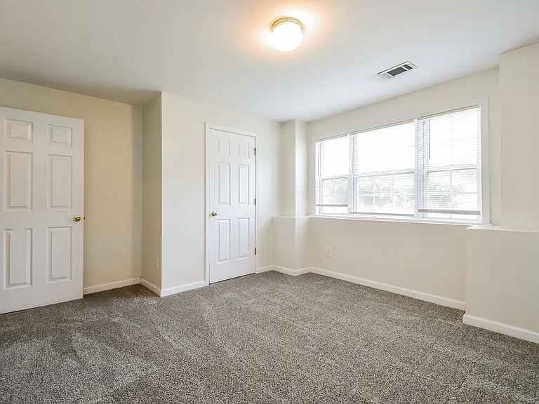 976 Masters Ln — Photo 13