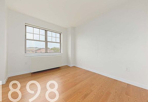 4th image of 7525 153rd St APT 705