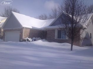 529 Peachtree Trl, Fenton, MI 48430