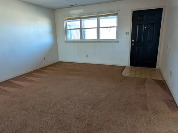 Eastgate 1701, 1701 E 24th Ave #5, Hutchinson, KS 67502