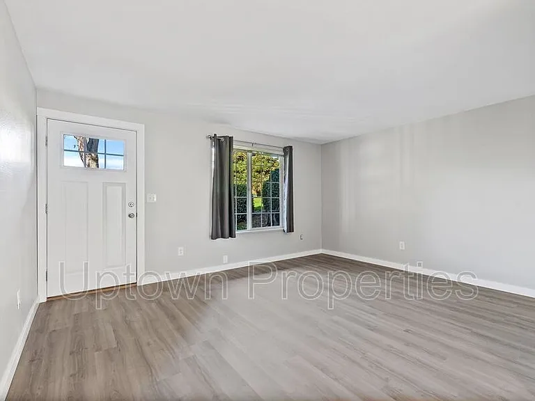 6824 N Richmond Ave — Photo 4