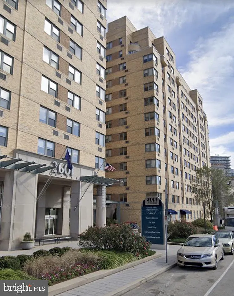 1 bed, 1.0 bath, 783 sqft, $1,800 — Photo 1