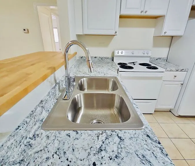 609 Avenue G SE — Photo 7