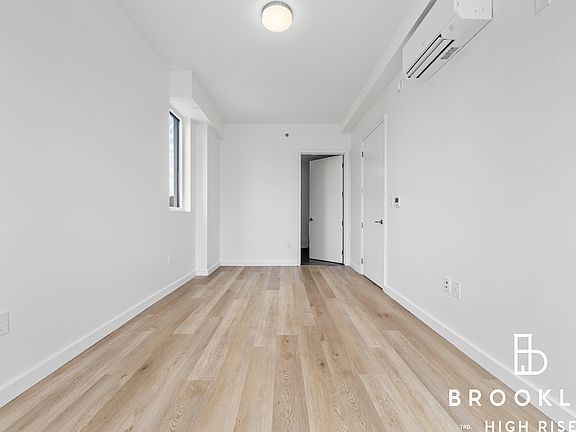 3rd image of 50 E 10th St #633
