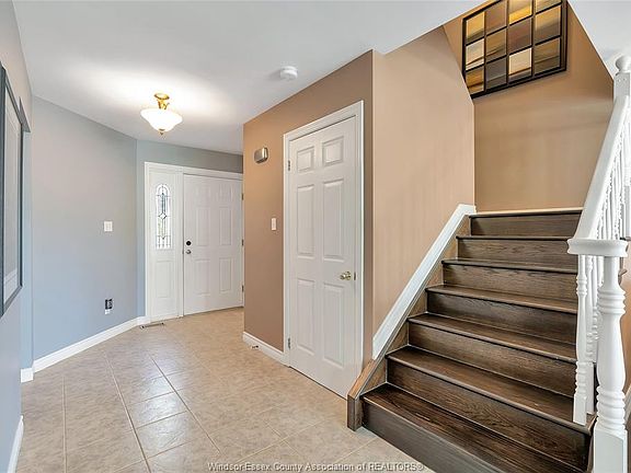 4th image of 65 Fairway Cres