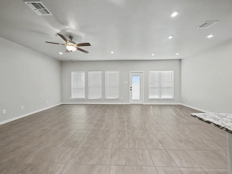 1475 Shadow Hill Ln — Photo 10