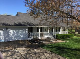 5820 Oakwood Ln, Paducah, KY 42003