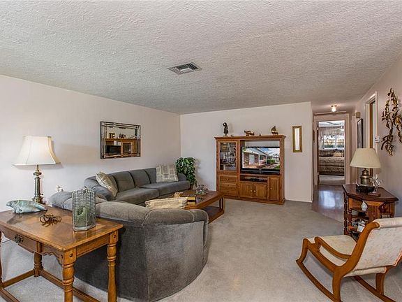 3rd image of 3601 Cincinnati Dr