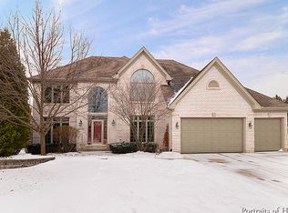 26W261 Pinehurst Dr, Winfield, IL 60190
